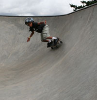 skateboarder carving the bowl